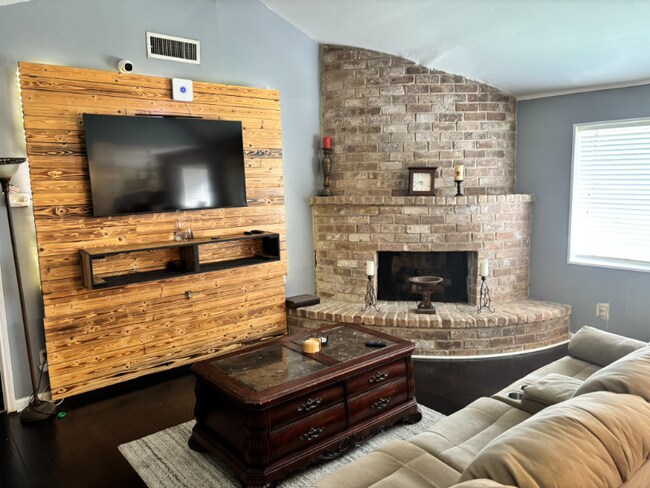 9319 Rentur Dr unit 9319 Unit 2, Houston, TX 77031 - photo 2