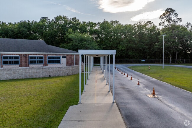 MacClenny Elementary School has convenient student pickup.