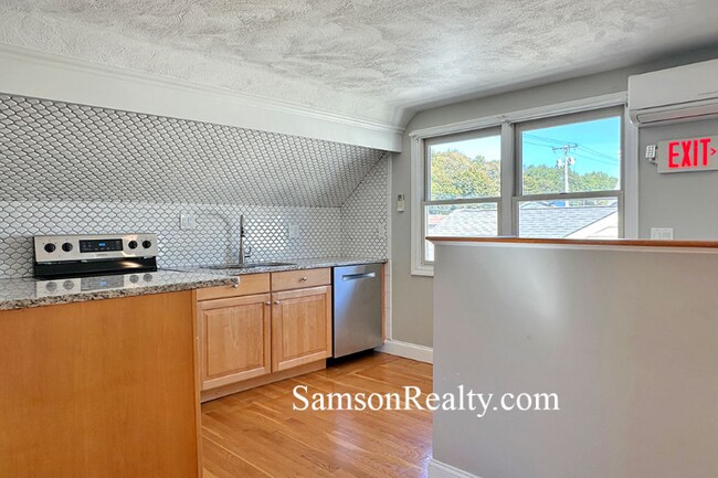 842 Oaklawn Ave unit 2, Cranston, RI 02920 - photo 3