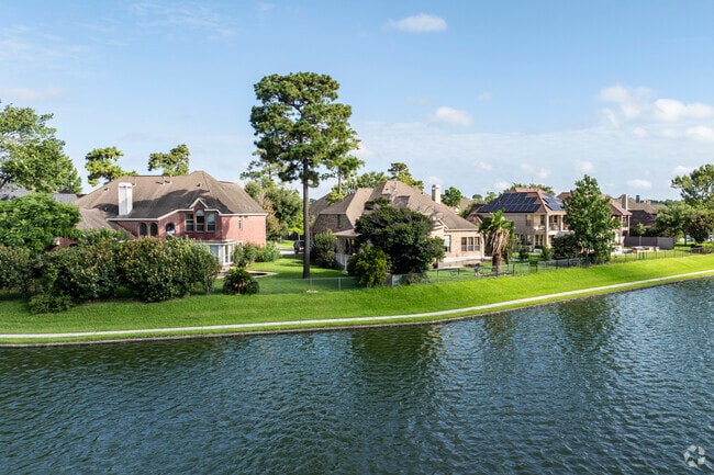 Many homes in Park Lakes sit on the waters edge, providing residents with beautiful views.