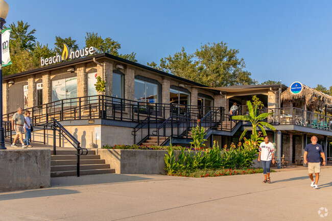 Multiple lakeside restaurants are nearby for Bayshore residents to enjoy.
