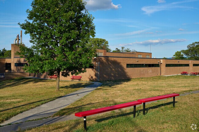 Northern Middle School offers IB programs for Fountainhead-Orchard Hills students.