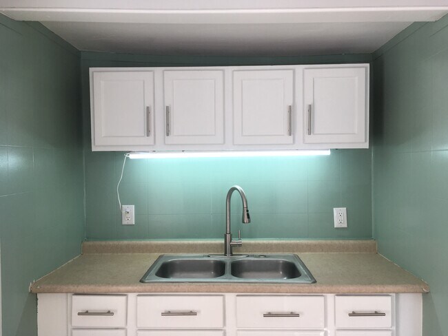 219 W Oakland Ave unit 219.5, Lansing, MI 48906 - photo 3