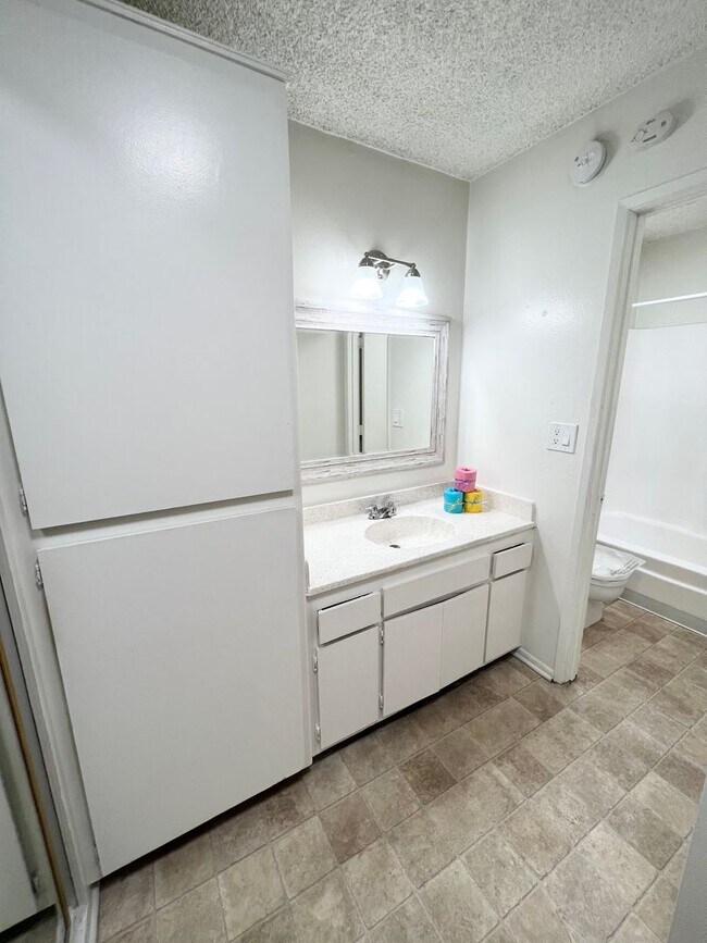 REGAL MANOR, Hawthorne, CA 90250 - photo 5