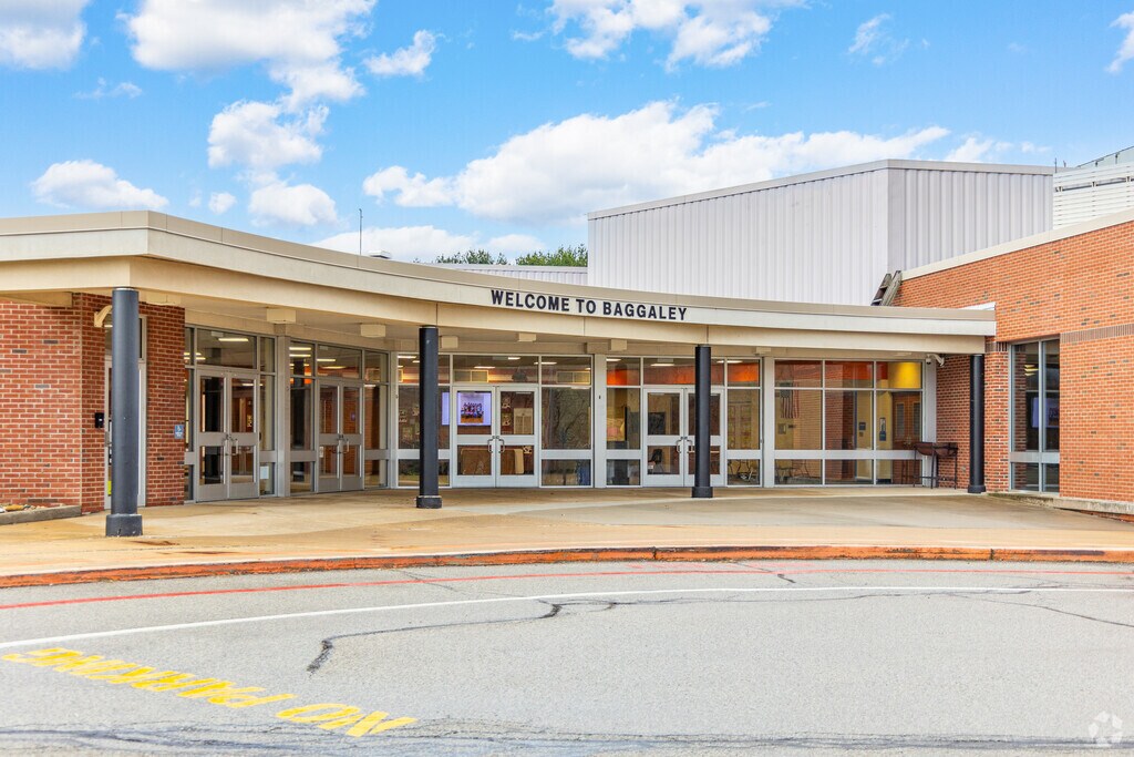 Baggaley Elementary School has a beautiful covered entrance.