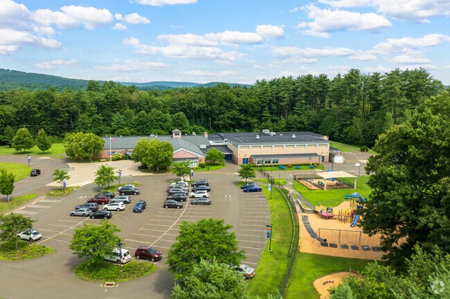 Kelly Lane Primary School is a public school located in Granby, CT.