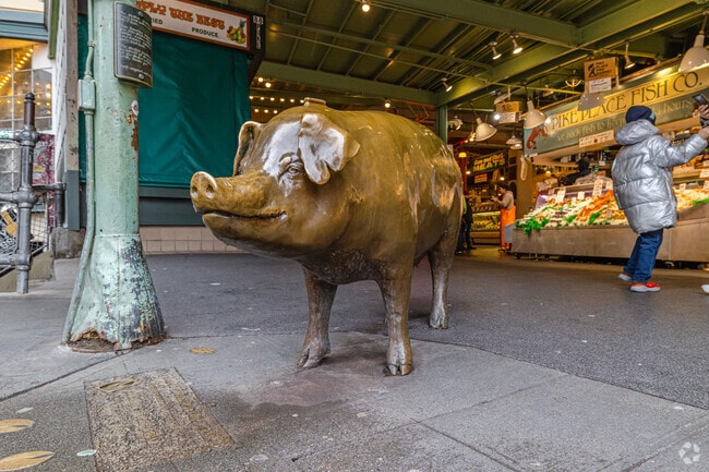 Rachel the piggy bank at Pike Place Market