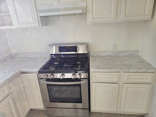 16594 Orange Way, Fontana, CA 92335 - photo 5