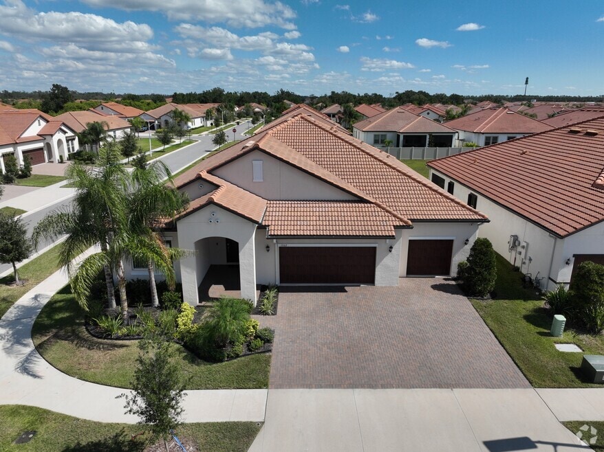 17102 Star Banks St, Wimauma, FL 33598 - photo 2