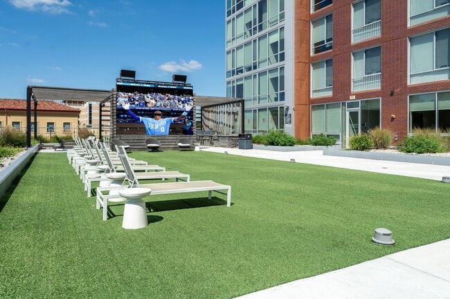 Everly on the Loop-POI-019 (Photoshop)-min