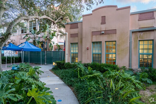 Sunset Elementary School was awarded an A- on Niche.