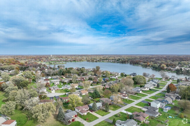 Lakes of the Four Seasons features single-family properties that sit on spacious lots.