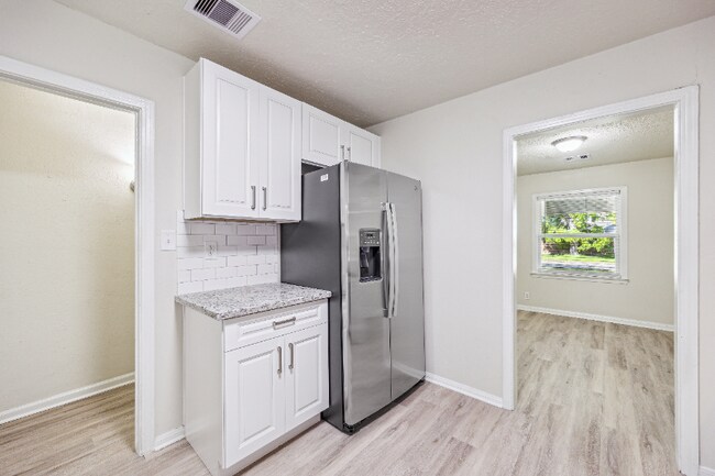 2511 Evergreen Dr, Houston, TX 77087 - photo 5