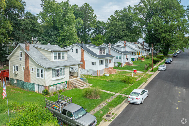 There are an abundance of two-story bungalows in the Howard Park neighborhood.