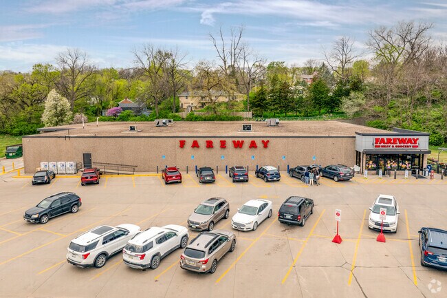 Fareway Meat & Grocery is a great place to find all of your grilling needs near Kimball Park.