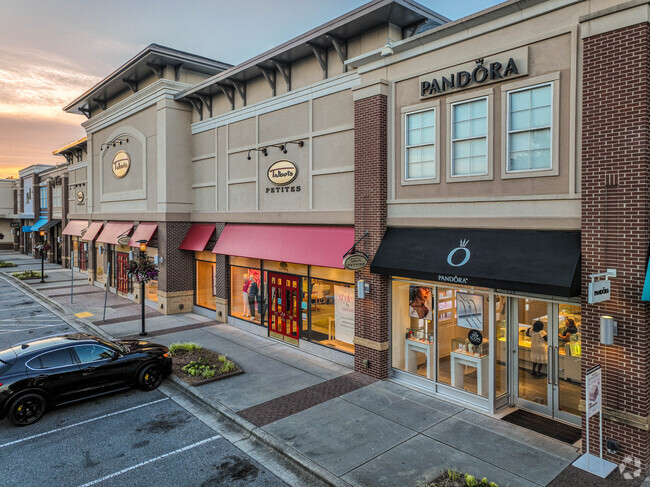 Pandora friendly store shopping center