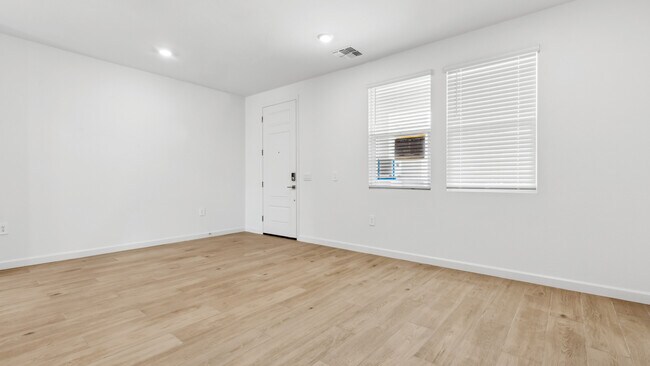 2319 W Pearce Rd, Phoenix, AZ 85041 - photo 4