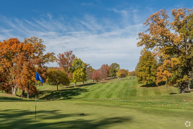 The local golf course is one of the many amenities in Peoria Heights.
