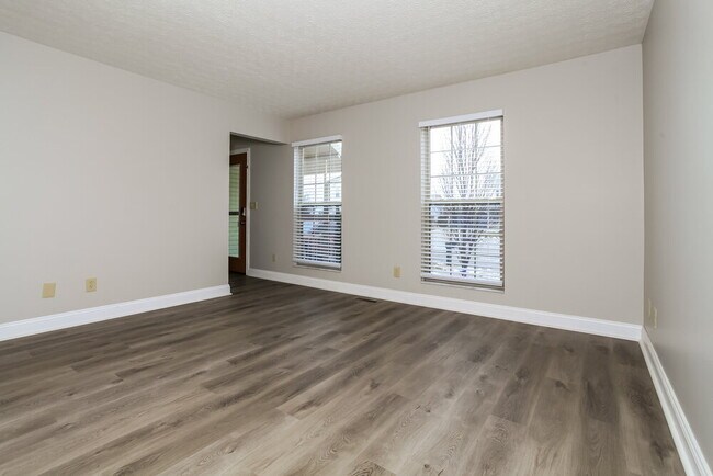 1406 Dillingham Ct, Columbus, OH 43228 - photo 5