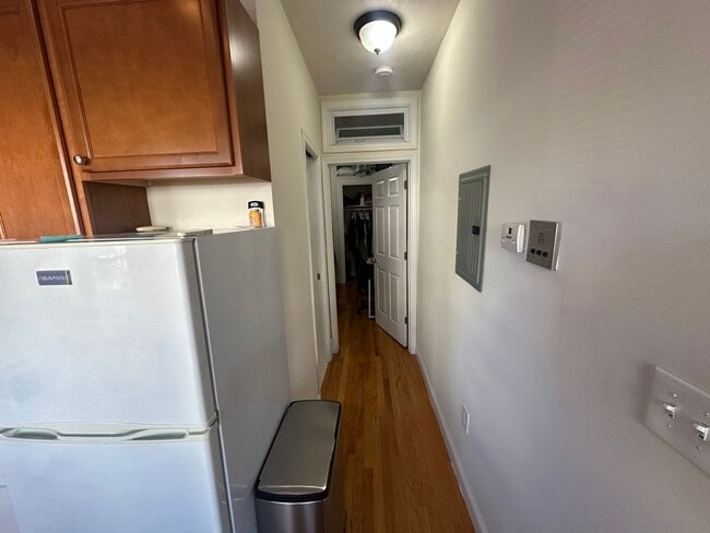 83 Trowbridge St unit 1054-2F, Cambridge, MA 02138 - photo 4