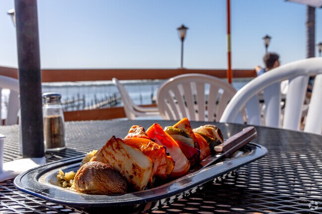 Docker's Restaurant near Pistakee Highlands provides lakeside dining.