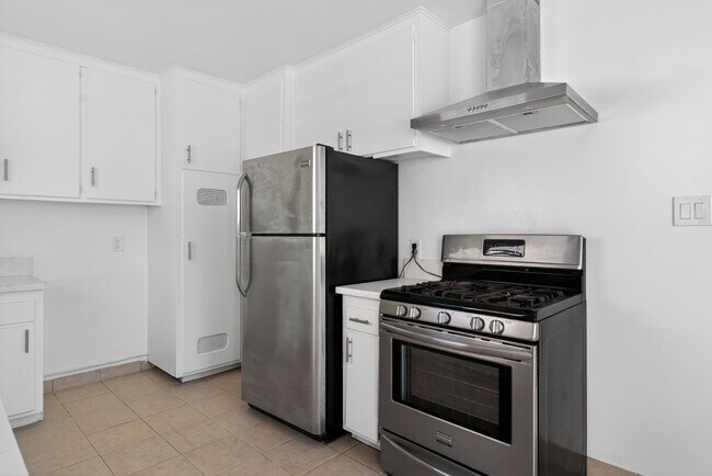 525 Chestnut Ave unit 525-D, Long Beach, CA 90802 - photo 7