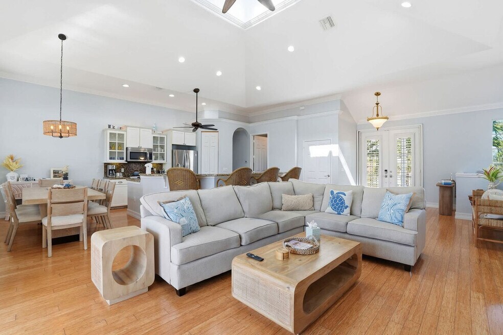 3011 Pine Tree Dr unit ID1364127P, Bonita Springs, FL 34134 - photo 1