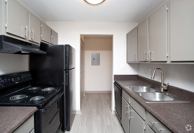 1BR, 1BA - 908 SF