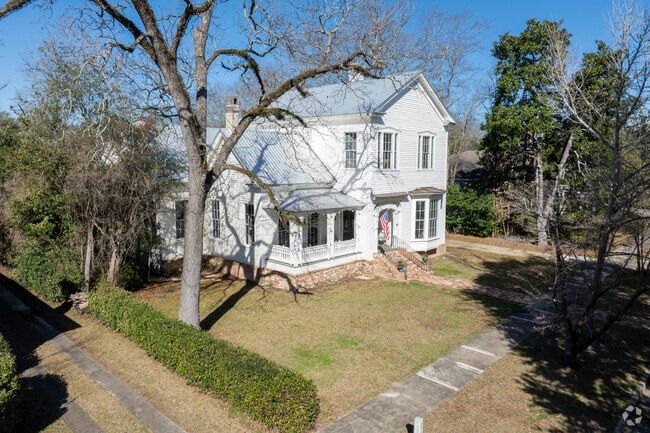 Historic homes line the streets of Eufaula.