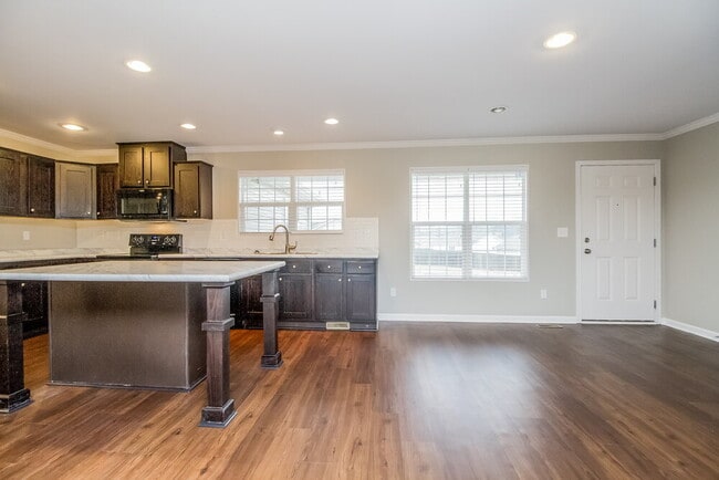 2003 Vancroft Cir, Spring Hill, TN 37174 - photo 2