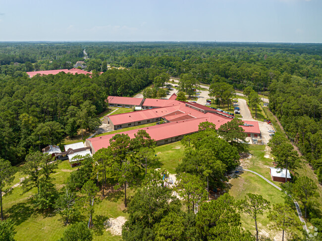 The school colors at Honey Island Elementary School are maroon and yellow.