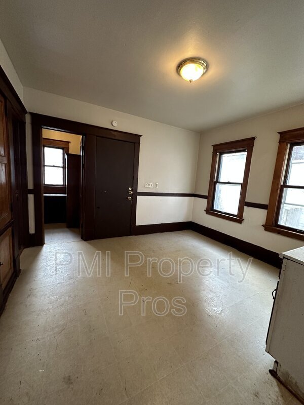 2566 N 41st St, Milwaukee, WI 53210 - photo 5