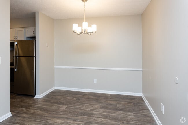 1BR, 1BA - 825 SF - Dining Area