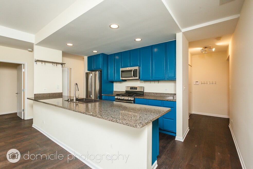 2307 W Wolfram St unit 214, Chicago, IL 60618 - photo 1