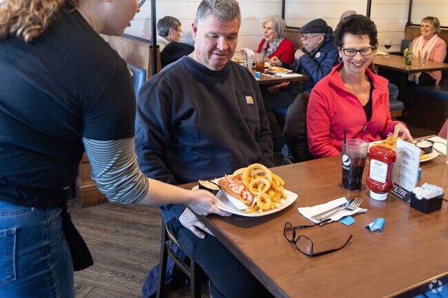 There are plenty of great restaurants in Hudon.