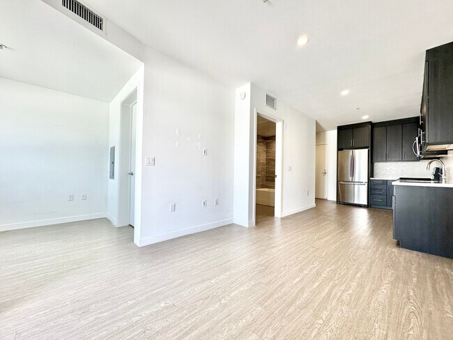 11405 Chandler Blvd unit 306, North Hollywood, CA 91601 - photo 7