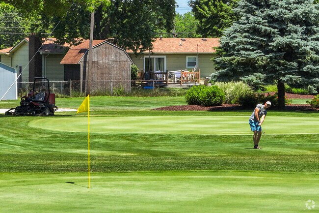 The Dundee Golf Club provides a beautiful course for the residents of Dundee.