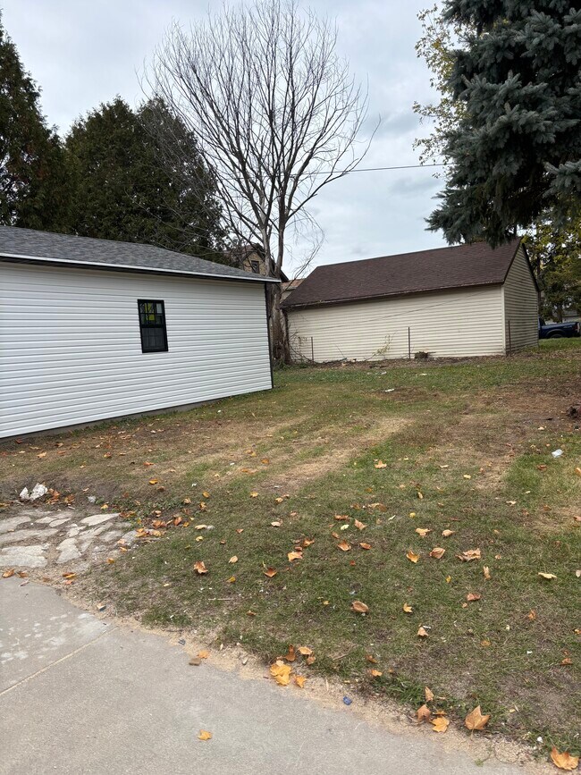 1216 Hamilton St unit 1216 Hamilton Street, Manitowoc, WI 54220 - photo 4