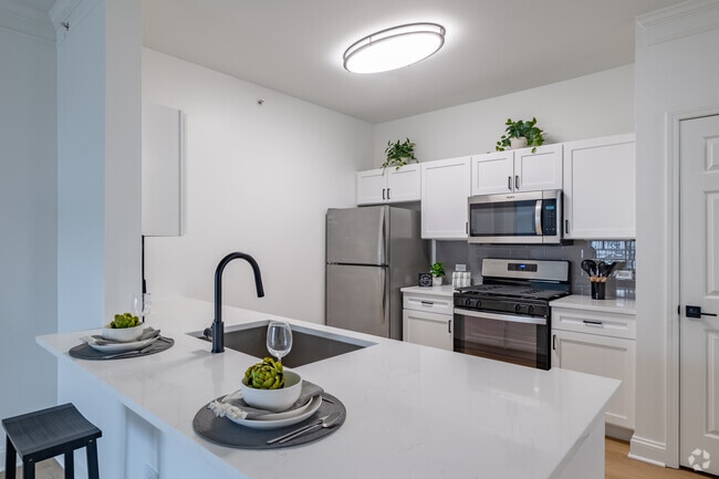 1BR, 1BA - 885SF - Kitchen