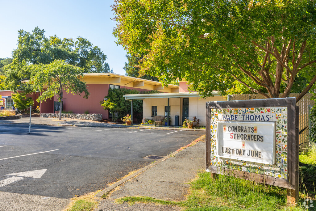 Wade Thomas Elementary School serves students in San Anselmo, CA.