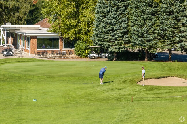 Browns Lake Golf Course has gorgeous fairways that expand for 6,449 yards.