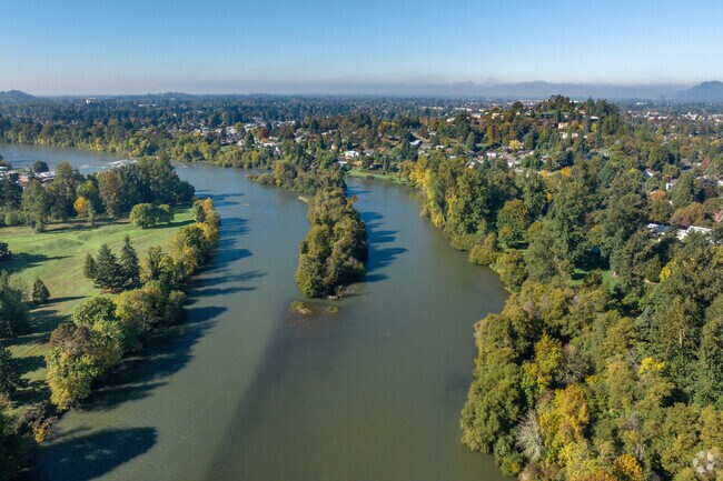 A view of the Willamette River seen from Glenwood-Springfield.