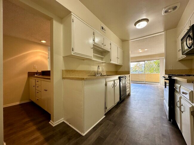 Terraces At the Oaks, Sherman Oaks, CA 91423 - photo 3