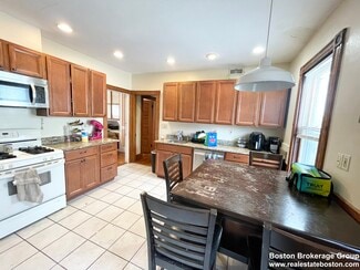 18 Romsey St Unit 3, Boston, MA 02125