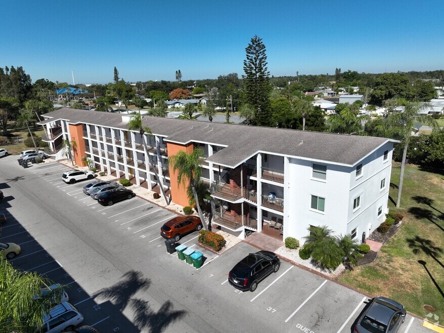 2303 Canal Dr unit F7, Bradenton, FL 34207 - photo 2