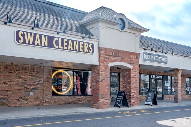 Dublin Plaza Shopping Center near Shannon Heights is located on Bridge Street.