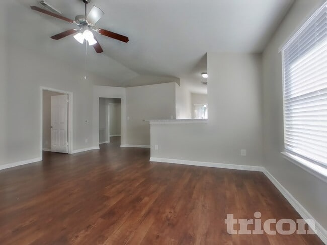 3155 Boynton Dr, Houston, TX 77045 - photo 3