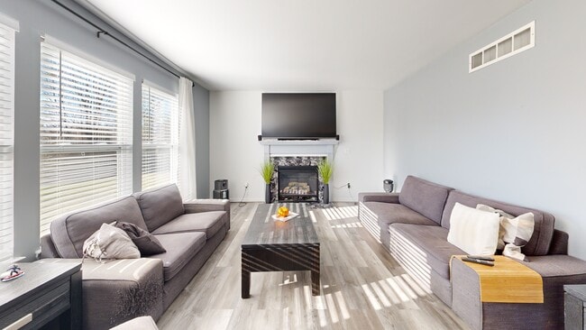 8262 S Warwick Ct unit 137, Ypsilanti, MI 48198 - photo 3