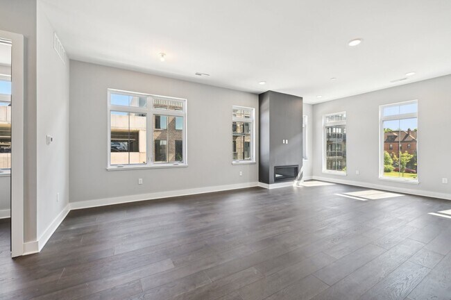 516 Riverfront Ln, Columbus, OH 43201 - photo 6