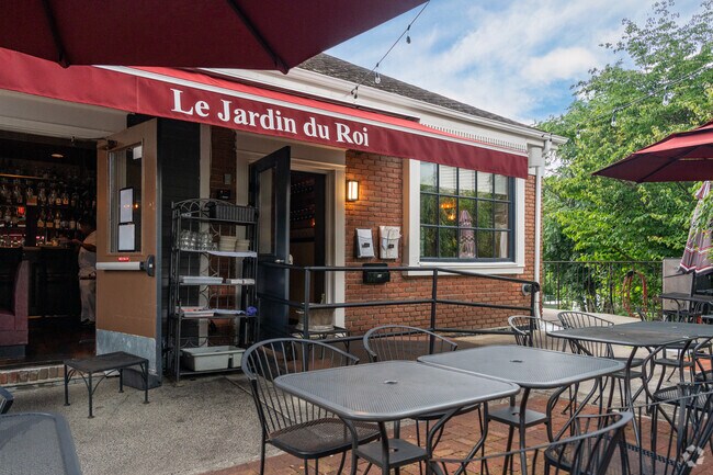 Le Jardin de Roi is a no-frills authentic French bar and restaurant in Chappaqua, NY.
